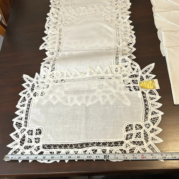 Set of 4 Linen/Cotton White Battenberg Lace Placemats and Napkins - Picture 10 of 12